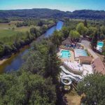Pourquoi choisir un camping avec piscine en Dordogne en bord de rivière ?