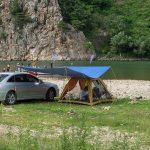 Quelles sont les activités proposées le long des rivières des campings du Puy du Fou ?