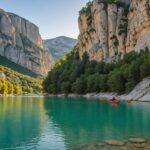 Kayak dans les superbes Gorges du Verdon au départ du camping Oasis Verdon